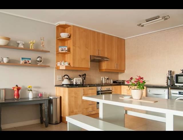 1 BEDROOM APARTMENT RENTED IN CAPE TOWN CITY CENTRE